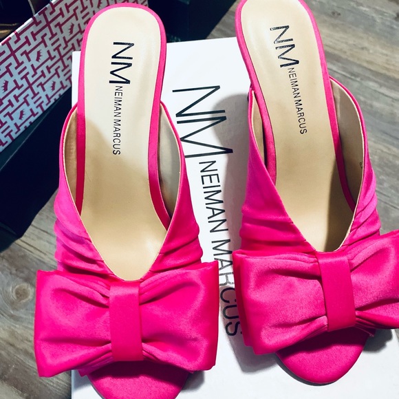 Neiman Marcus slipper heels with bow - Picture 3 of 3